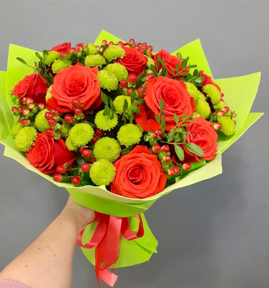 Букет цветов из: Хризантемы и Розы в Чесма