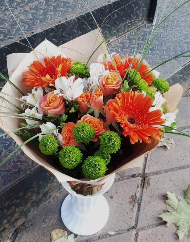 Букет цветов из: Герберы, Хризантемы, Альстромерии и Розы в Чесма