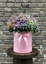 Цветочная композиция из Гипсофила и Розы в шляпной коробке в Чесма