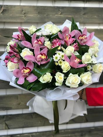 Букет цветов из: Розы и Хризантемы в Чесма