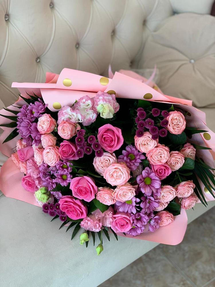 Букет цветов из: Хризантемы, Розы и Лизиантусы в Чесма