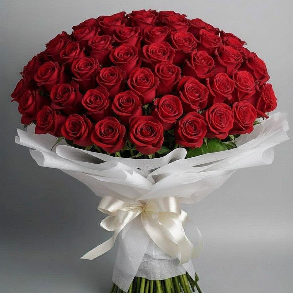 Букет 101 Красная роза Блэк Мэджик в Чесма