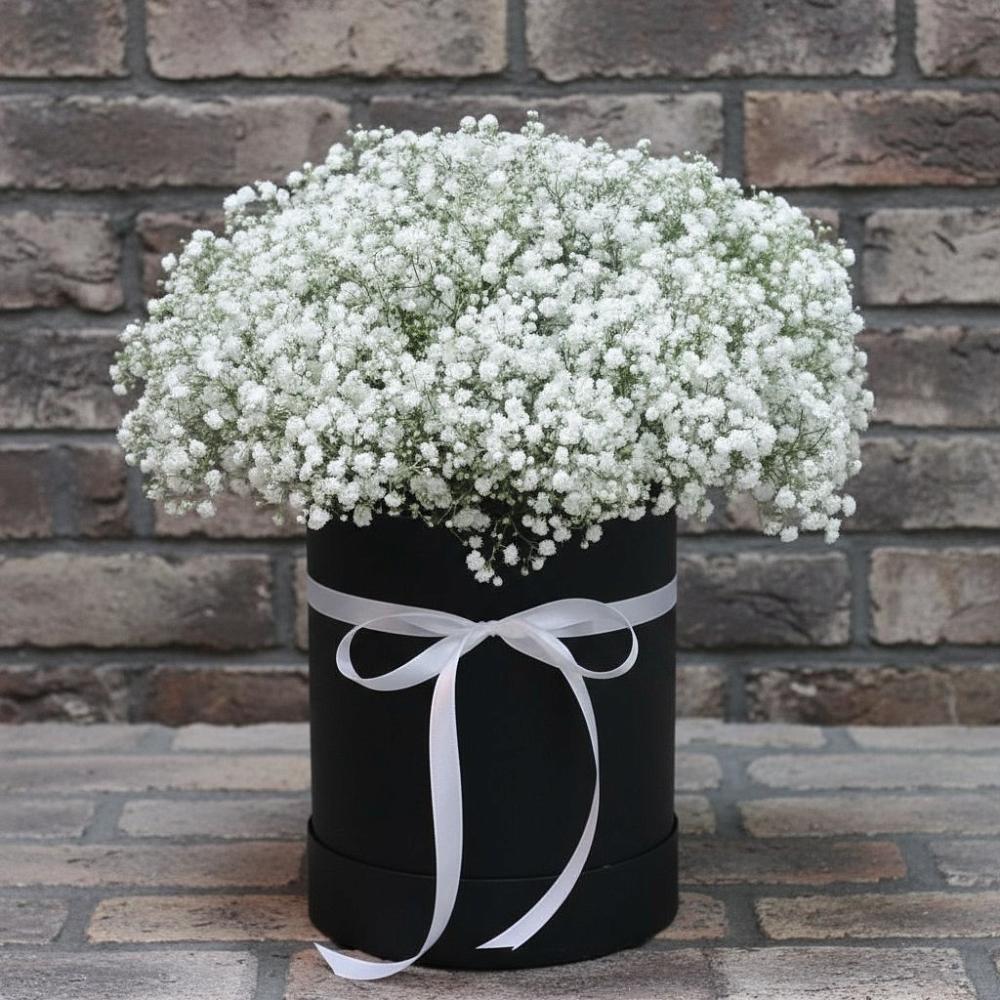 Цветочная композиция из Гипсофила в шляпной коробке в Чесма