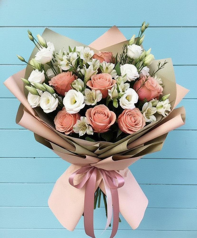 Букет цветов из: Розы, Альстромерии и Лизиантусы в Чесма