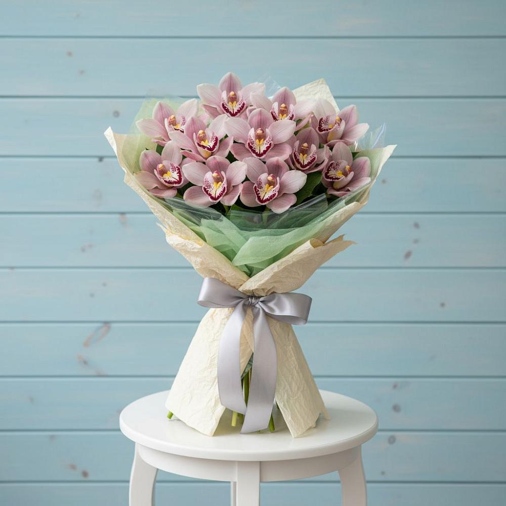 Букет цветов из: Орхидеи и Розы в Чесма