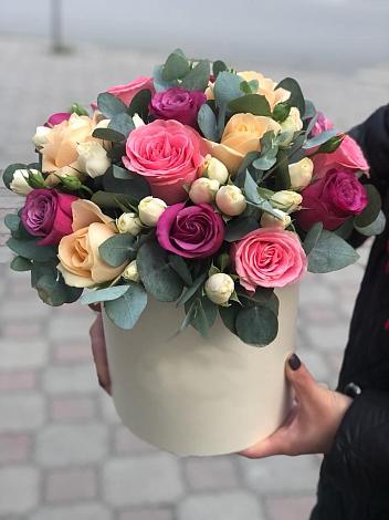 Цветочная композиция из Розы в шляпной коробке в Чесма