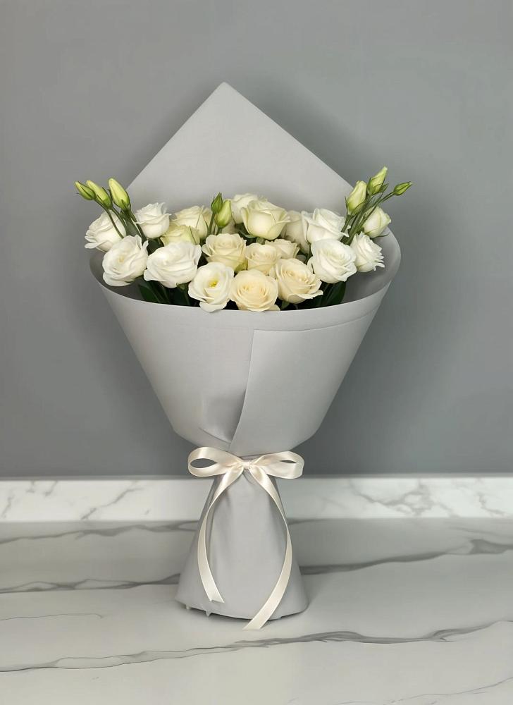 Букет цветов из: Розы и Лизиантусы в Чесма