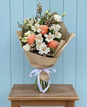 Букет цветов из:  Альстромерии, Лизиантусы, Розы и Хризантемы #REPLACE_PRED# Чесма