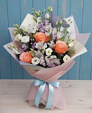 Букет цветов из:  Лизиантусы, Розы, Альстромерии и Гипсофила в Чесма