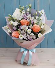 Букет цветов из:  Лизиантусы, Розы, Альстромерии и Гипсофила в Чесма