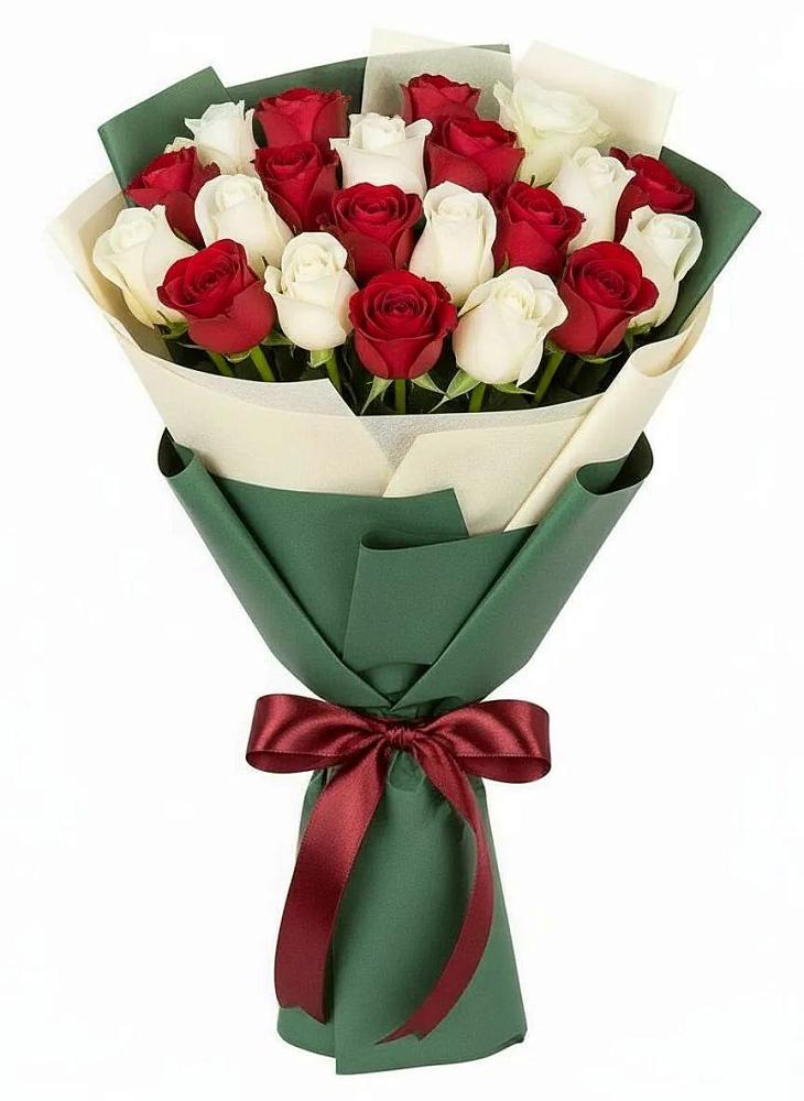 Букет Микс из красных и белых роз в Чесма