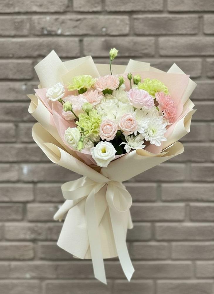 Букет цветов из: Гвоздики, Розы, Лизиантусы и Хризантемы в Чесма