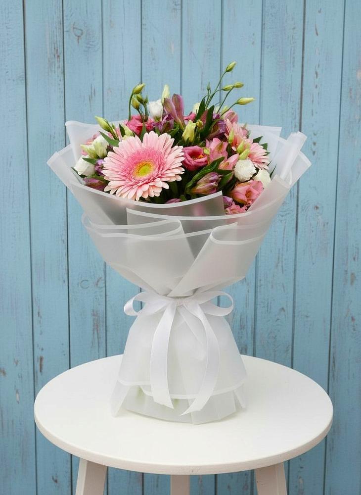 Букет цветов из: Герберы, Альстромерии и Лизиантусы в Чесма