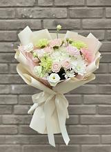 Букет цветов из:  Гвоздики, Розы, Лизиантусы и Хризантемы в Чесма