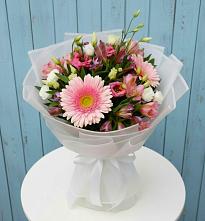 Букет цветов из:  Герберы, Альстромерии и Лизиантусы в Чесма