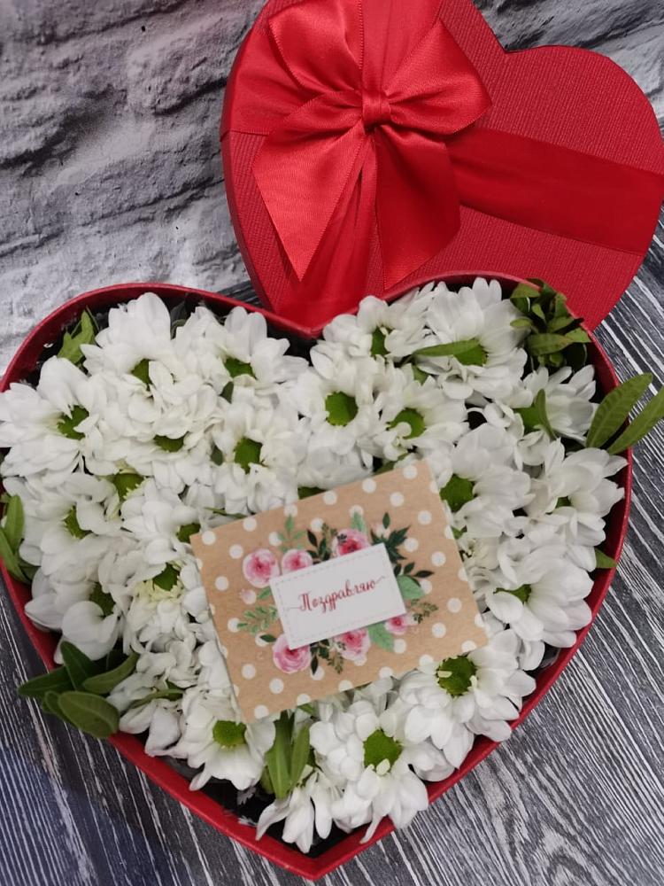 Цветочная композиция из Хризантемы в виде сердца в Чесма