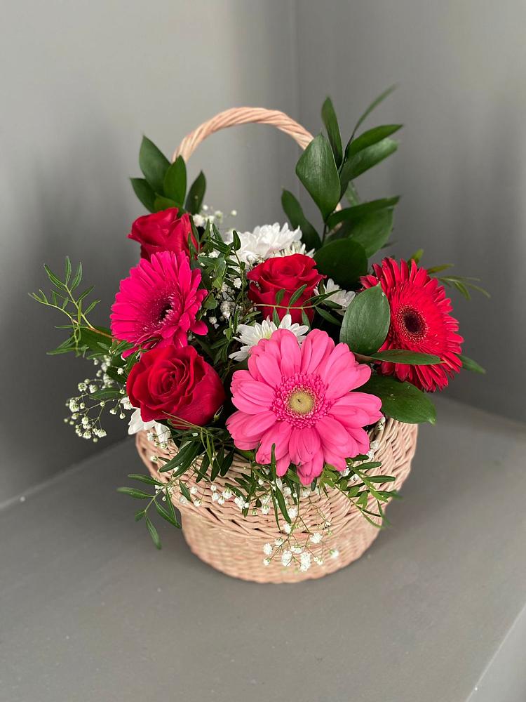 Цветочная композиция из Розы, Хризантемы и Герберы в корзине в Чесма