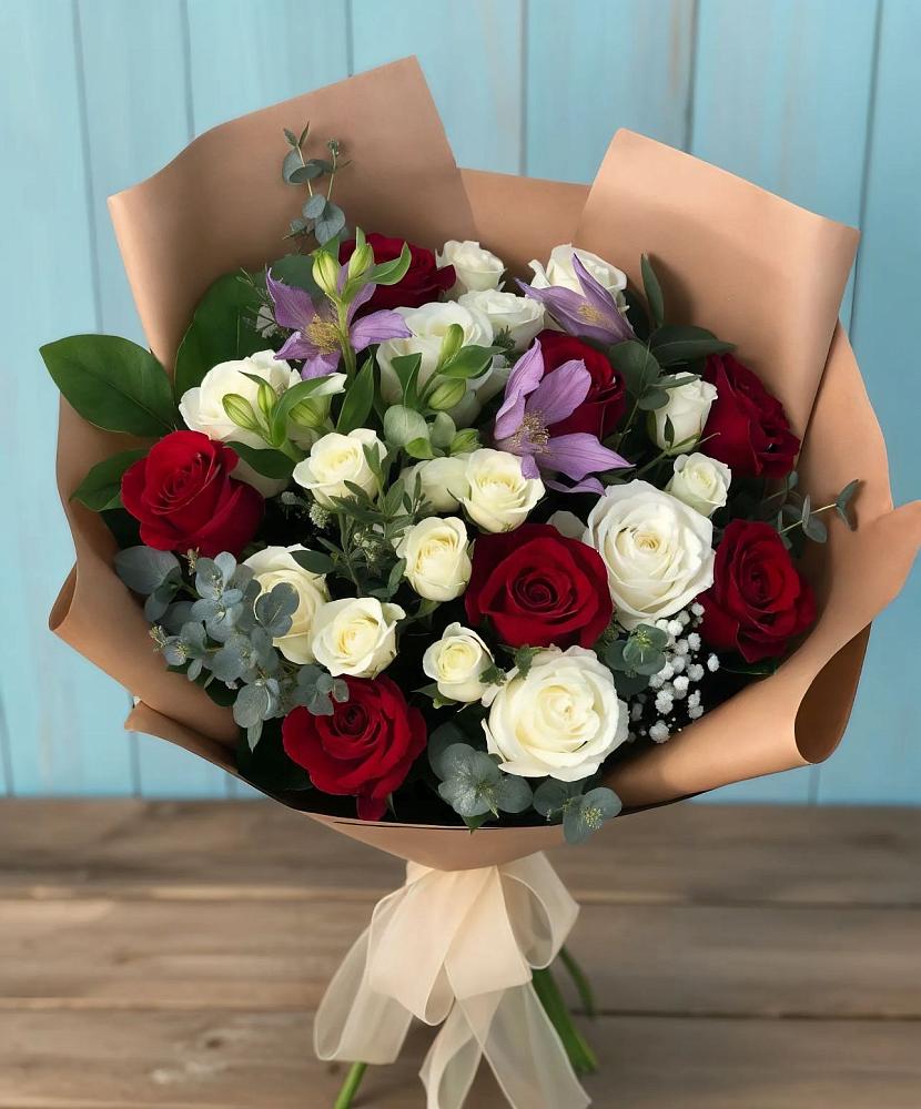 Букет цветов из: Розы и Альстромерии в Чесма
