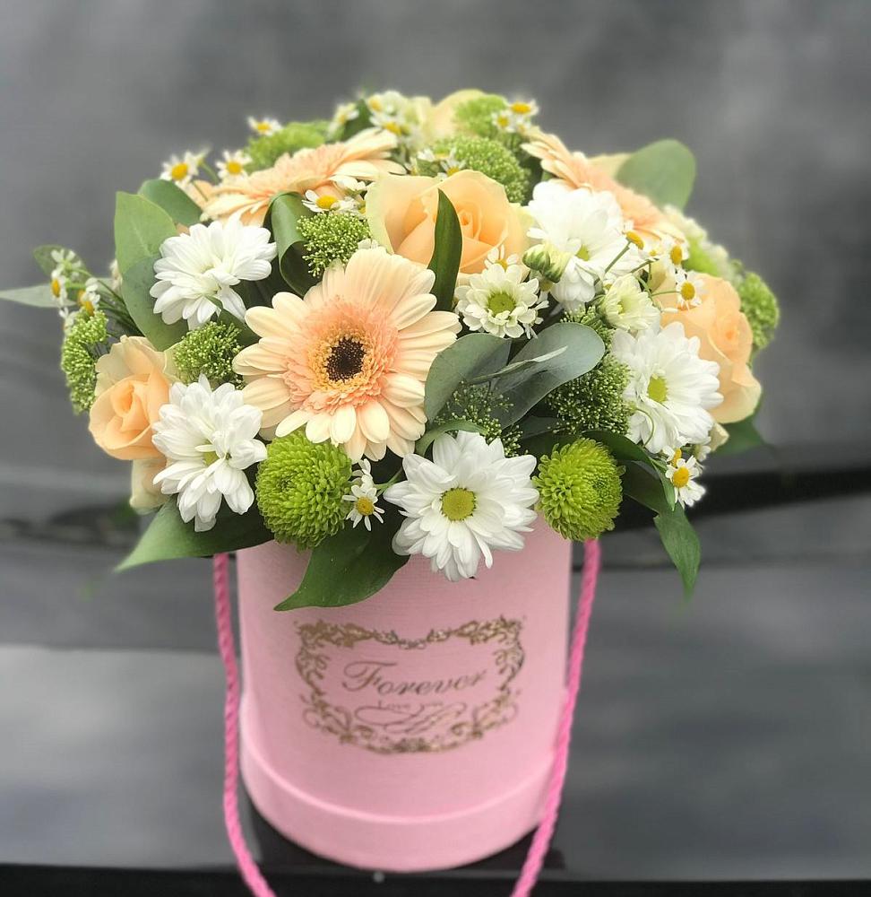 Цветочная композиция из Розы, Герберы и Хризантемы в шляпной коробке в Чесма