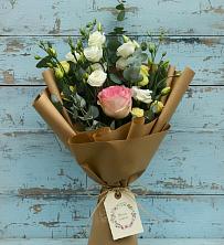 Букет цветов из:  Розы и Лизиантусы в Чесма