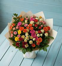 Букет Микс из разноцветных кустовых роз в Чесма