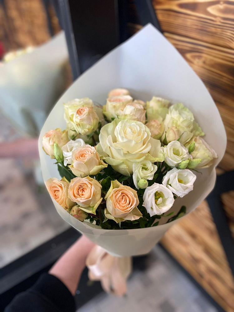 Букет цветов из: Розы и Лизиантусы в Чесма